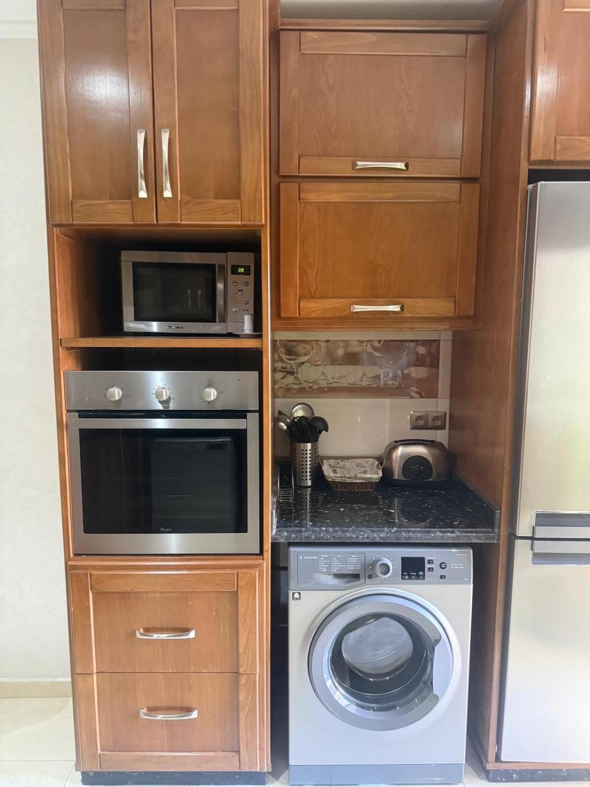 Spacious In The Heart Of With 2 Living Rooms, 2 Bedrooms King Size Beds, 2 Baths, 2 Patios *