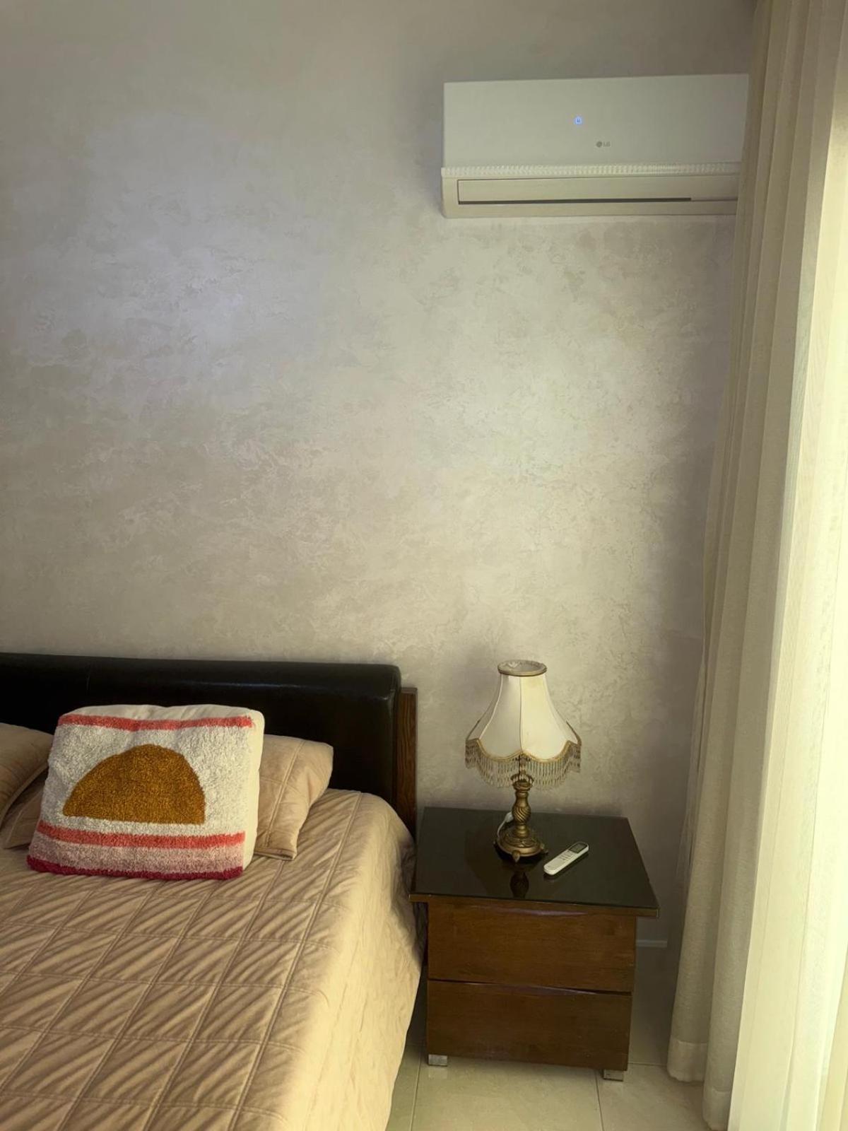 Spacious In The Heart Of With 2 Living Rooms, 2 Bedrooms King Size Beds, 2 Baths, 2 Patios 公寓 *