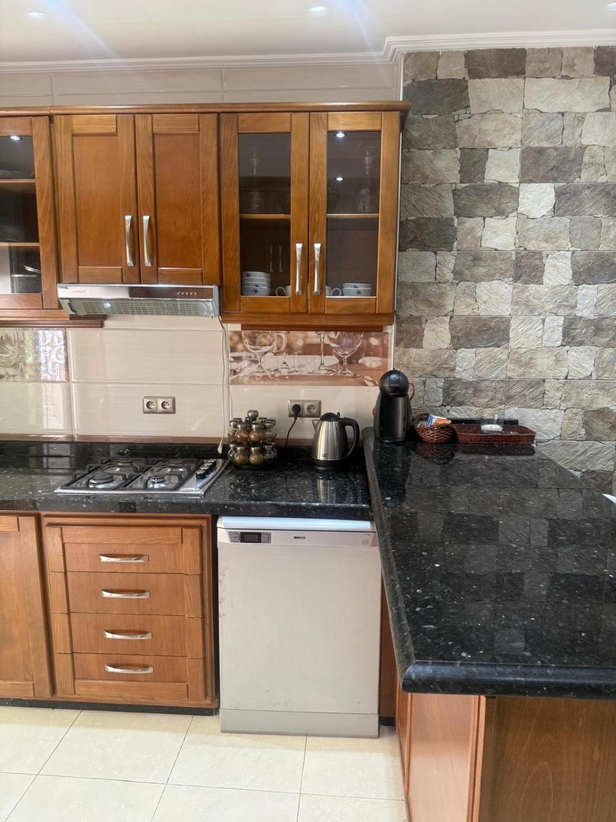 Spacious In The Heart Of With 2 Living Rooms, 2 Bedrooms King Size Beds, 2 Baths, 2 Patios *